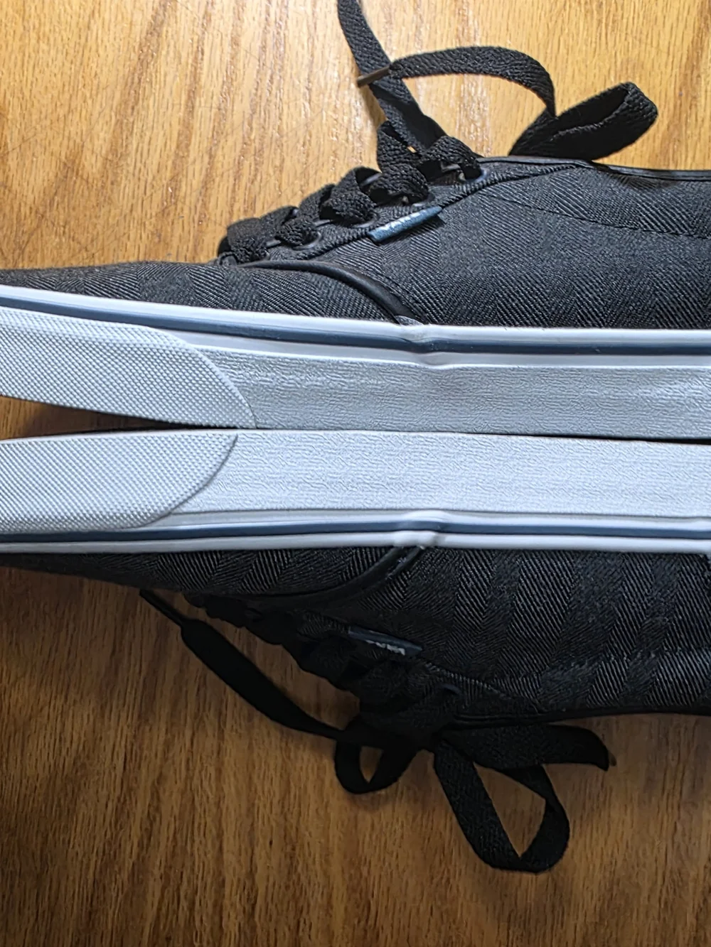 Vans Men's Black Low-Top Canvas Sneakers
